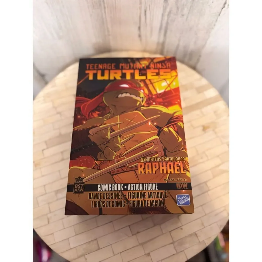TEENAGE MUTANT NINJA TURTLES RAPHAEL COMIC BOOK + ACTION FIGURE